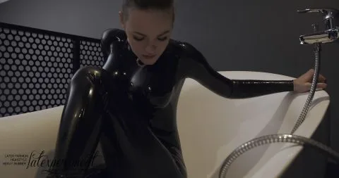 Latexperiment 2020 02 16 Alexandra Potter