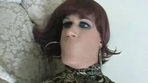 TranniesInTrouble san gold gloves