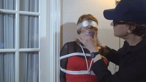 TranniesInTrouble vivian kidnap 02 lrg