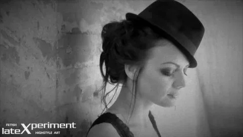 Latexperiment 2011 07 03 Valerie Tramell