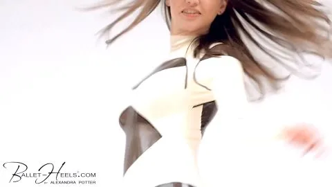 LateXperient H265 2016 11 06 Space Girl Chair