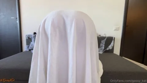 gassy kat gassy kat П÷▒╩ IБ─≥m the dirty ghost you never expectedБ─■covered in a white