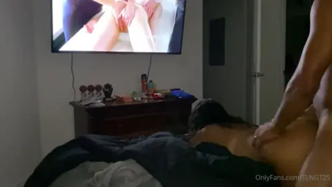 Two white dudes, one gives blowjob during back massage