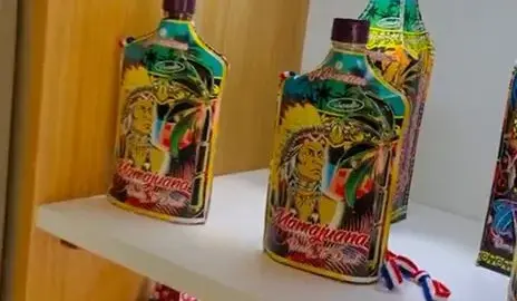 Jessica in Pantyhose – Black Heart Hose & Red Heels Bar Scene