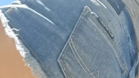 beeboo girl – sandy butt video during my walk