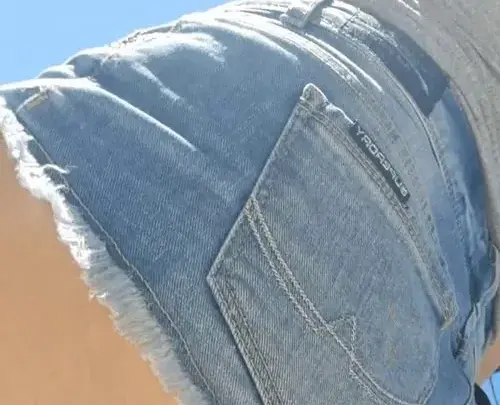 beeboo girl – sandy butt video during my walk
