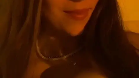 금발 여성이 자위하는 셀카