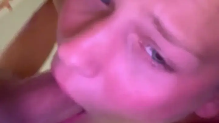 favcunttvx 입으로 깊은 섹스 – 보라색 분홍색 방에서