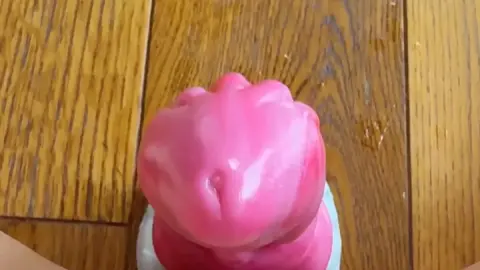 mywetteva – Mädchen fickt sich mit rosa Vibrator POV