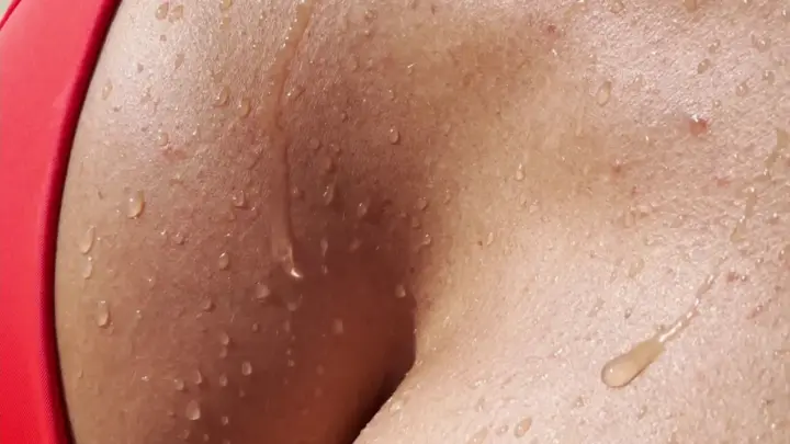 Supermolly777 – Kırmızı Bikiniyle Plaj İğvası