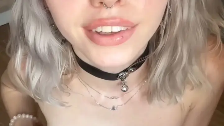 Mia Bluebird – Geile Solo-Masturbation mit Schwanz und Titten