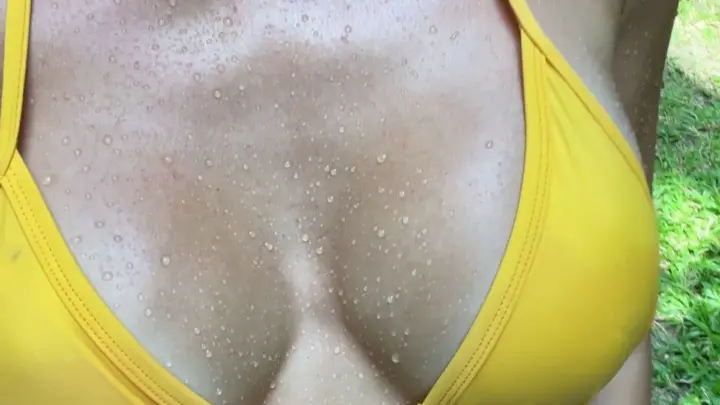 Supermolly777 – Bikini en extérieur
