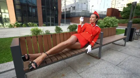 Supermolly777 – JZjF9rNiU 公园长椅户外秀