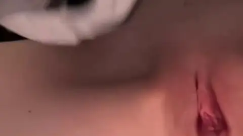 Mia Bluebird – Acción de Cable Joven y Encantador