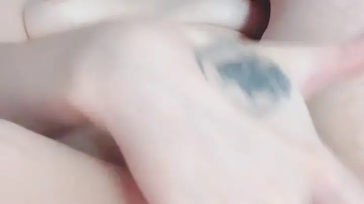 Milphy si masturba in POV