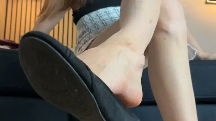 Bella’nın Koltukta Ayakları – Vibella Vibe