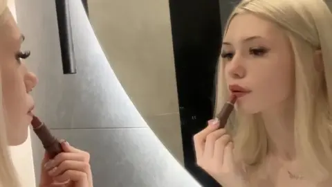 OF+Reddit Megapack – Mia Bluebird