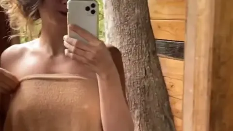 Beeboo – GirlOf 2023-03-17 Havlu İle Numara Yapıyor