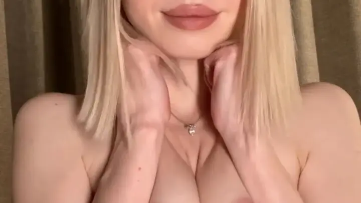 Mia Bluebird – Seductora rubia con piercing