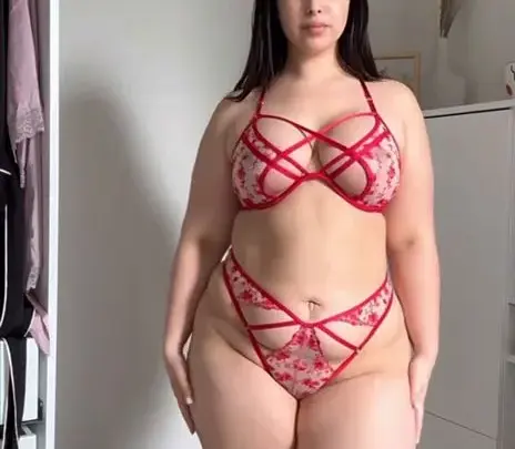 zinahadid – Curvy Asian Babe in Lingerie Posing