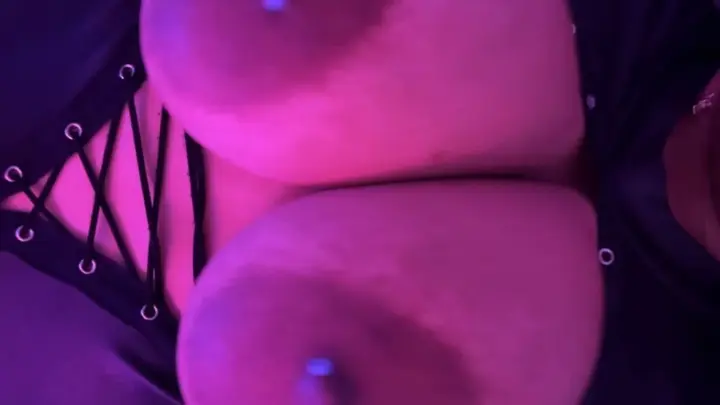 TanlinesNGoodTimes – OnlyFans Modeli Meme Halkalı Açık