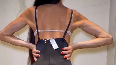 Supermolly777 – Incanto Italy Outfit Reveal and Solo Scene