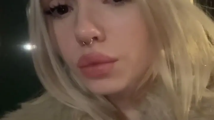 ميا بلوبيرد – مص ونيك مكتبي