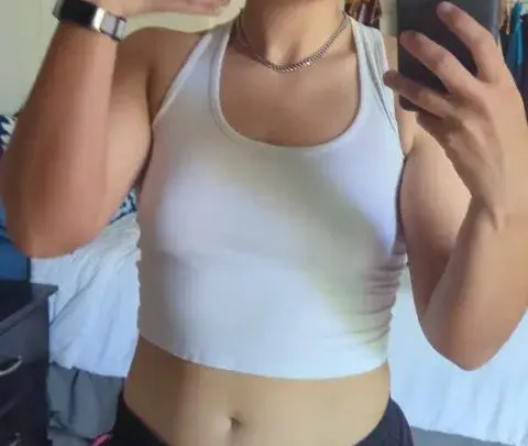 kitthebeefcake posiert