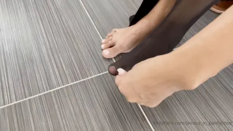 Jessica in Pantyhose – Black Hose Foot Focus Strip and Masturbate