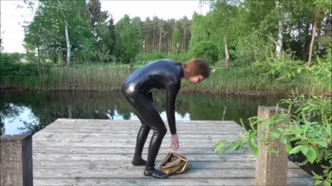 CatsuitModel Anna2 in Latex Outdoors