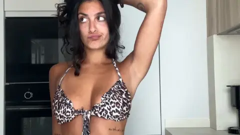 Siterip – Aria Khan Ass Worship and Kitchen Poses