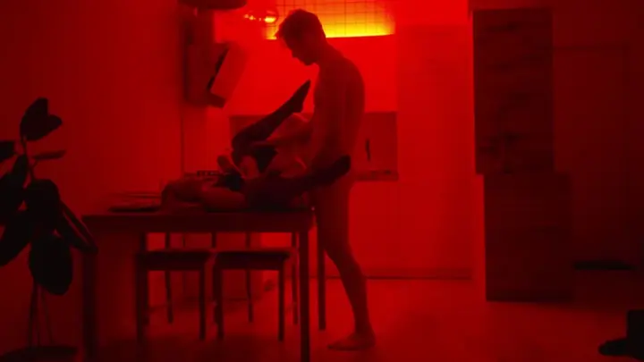 فيرلونيس فيرلونيس – شقراء مارس الجنس على طاولة المطبخ