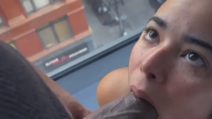 Hombre negro folla con dos chicas latinas en hotel