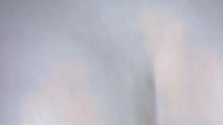 mywetteva – Chica Blanca Voluptuosa Masturbándose en la Cama