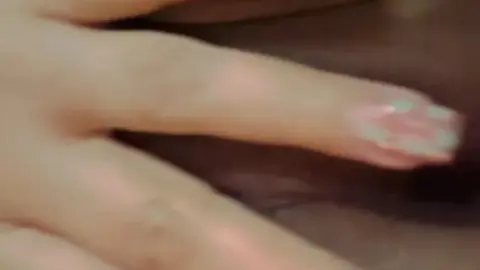 Jessica in Pantyhose – Solo Pantyhose Self-Fingering Scene