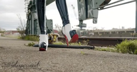 LateXperient H265 2020 12 17 Serena Frost