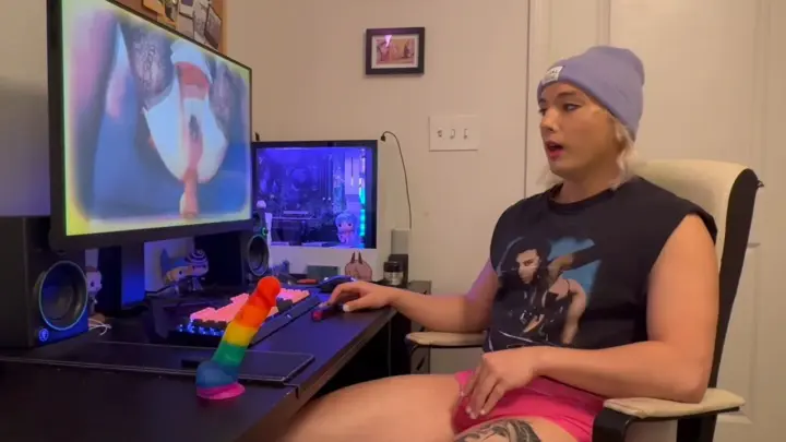 chastitycharli – Blonde in Beanie Jerking Off in Office