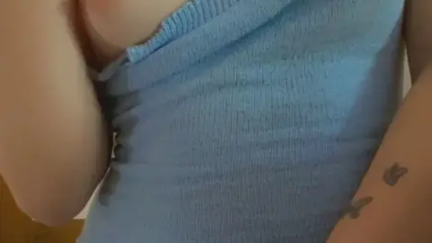 webgirl – Brunette with Tattoos Teasing in Bedroom