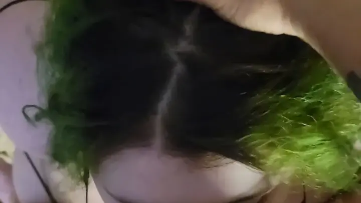 Маленькая киска в очках