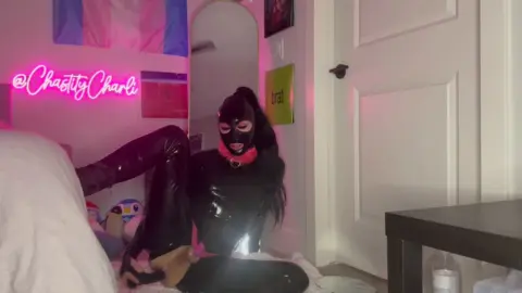 chastitycharli – Black Latex Bodysuit Blowjob & Sitting on Face