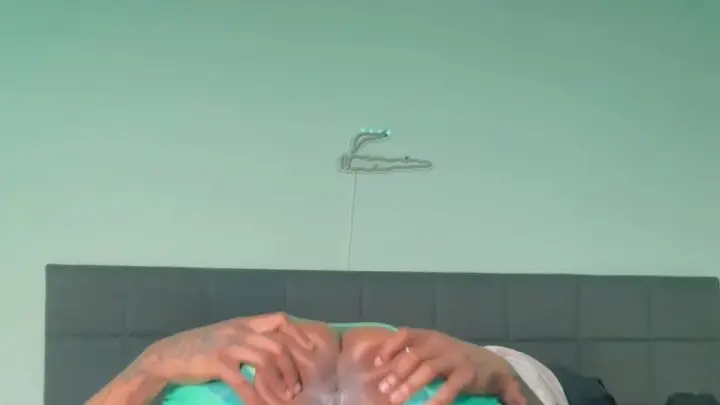 黑发绿光狗狗姿势口交