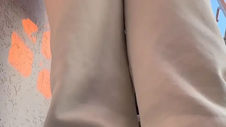 mywetteva – Fellation sur l&rsquo;escalier extérieur