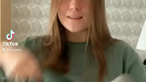 webgirl – Blonde Slim White Girl Solo Strip and Talk