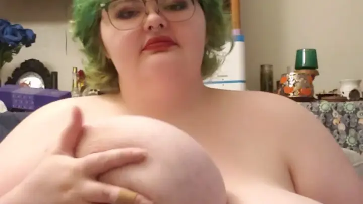kat not cats 117 – Tetona blanca se toca las tetas