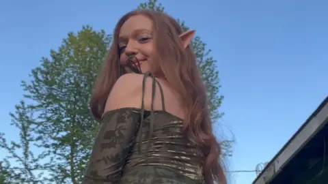 fionathefox OF UPDATE fionathefox-2025-05-12-3830962273