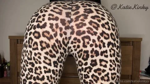 gassy kat gassy kat TIP 8$ TO GET THIS 843 MINUTES VIDEO ASAP !Leggings Fart Stinky Bo