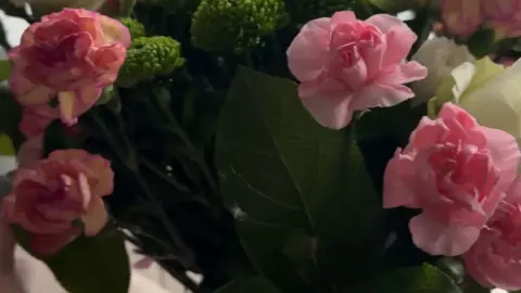 Mia Bluebird – OF+Reddit Megapack Blowjob Scene