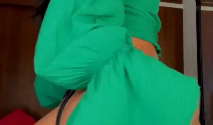 VVOF – OnlyFans 110: Follando duro sobre sábanas rojas