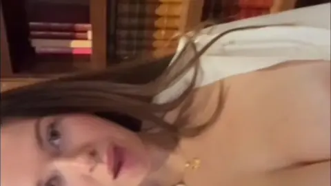 RH Rose au bureau 1920p