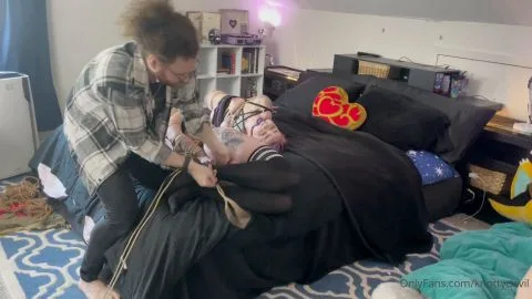 knottydevil 2023 07 16 In this video ravenfontaine is tied up on her bed and then 4507